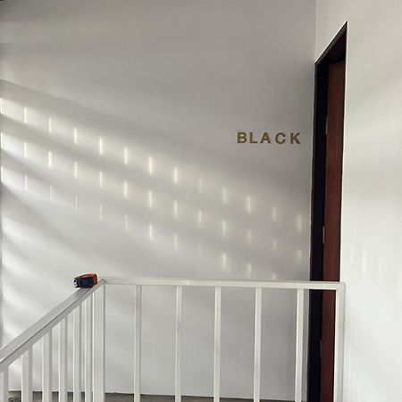 Mr Black & Ms White -Self Check In Accommodation Bangkok Exterior foto